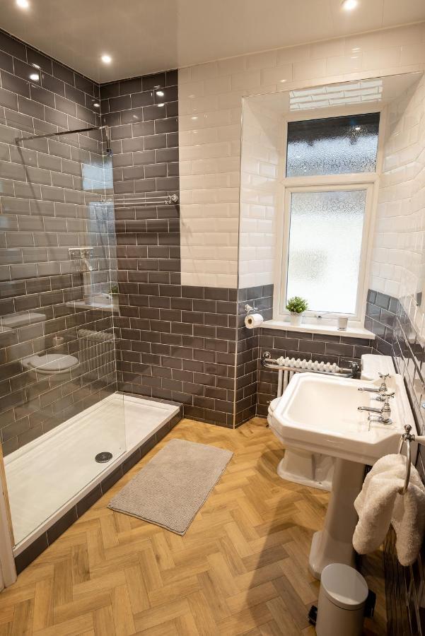 Woodland Cottage - Private Courtyard - Pet Friendly Retreat In The Heart Of Windermere Extérieur photo